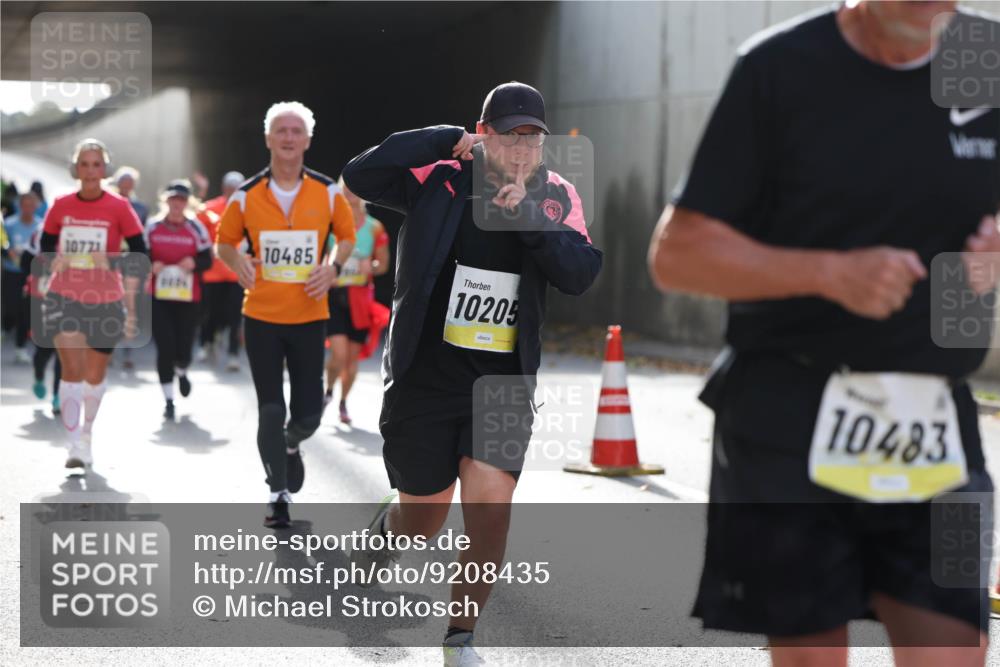 05.10.2025 - 20. swb-Marathon Bremen Michael Strokosch http://msf.ph/oto/9208435 05.10.2025 10:57:50 Laufen 10485, 10205, 10483 meine-sportfotos.de