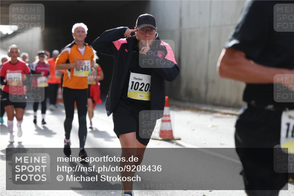 05.10.2025 - 20. swb-Marathon Bremen Michael Strokosch http://msf.ph/oto/9208436 05.10.2025 10:57:50 Laufen 10485, 1020, 1 meine-sportfotos.de