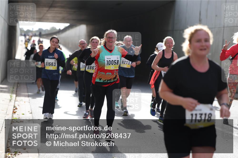 05.10.2025 - 20. swb-Marathon Bremen Michael Strokosch http://msf.ph/oto/9208437 05.10.2025 11:04:30 Laufen 11563, 111, 9867, 10058, 9273, 11318 meine-sportfotos.de