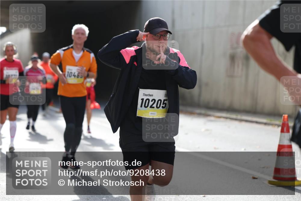 05.10.2025 - 20. swb-Marathon Bremen Michael Strokosch http://msf.ph/oto/9208438 05.10.2025 10:57:51 Laufen 1046, 10205 meine-sportfotos.de