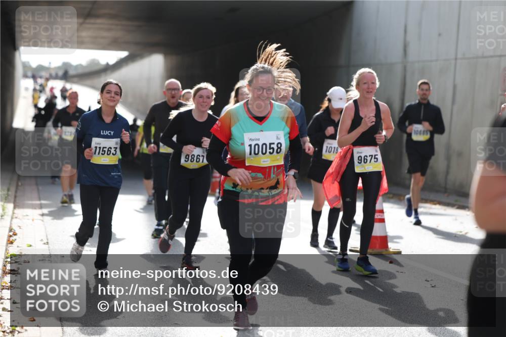 05.10.2025 - 20. swb-Marathon Bremen Michael Strokosch http://msf.ph/oto/9208439 05.10.2025 11:04:30 Laufen 6789, 11563, 9867, 10058, 1018, 9675, 10685 meine-sportfotos.de