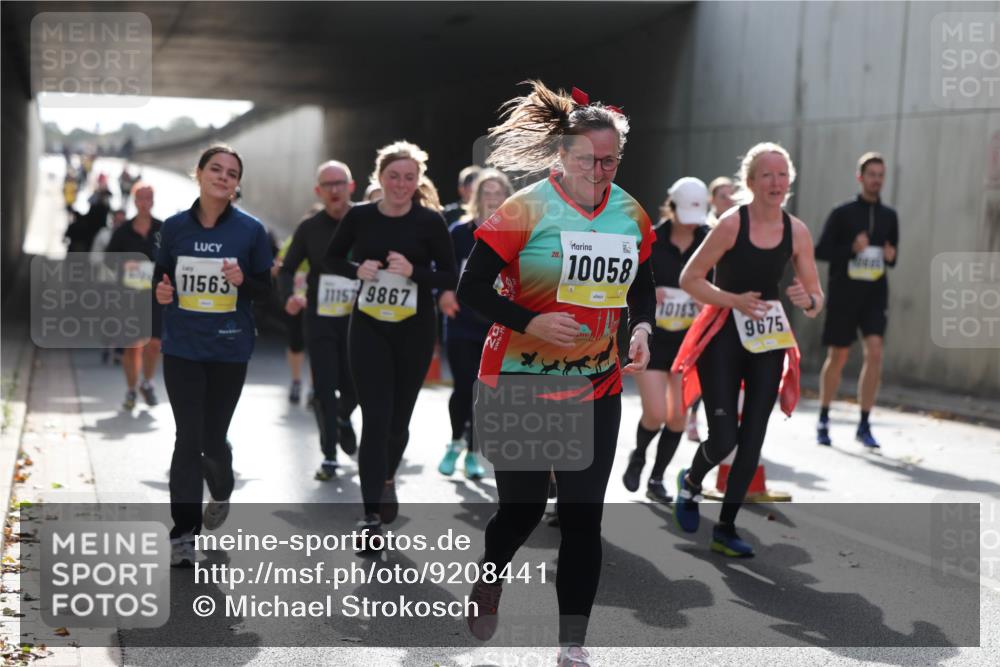 05.10.2025 - 20. swb-Marathon Bremen Michael Strokosch http://msf.ph/oto/9208441 05.10.2025 11:04:31 Laufen 11563, 1115, 9867, 10058, 10183, 9675 meine-sportfotos.de