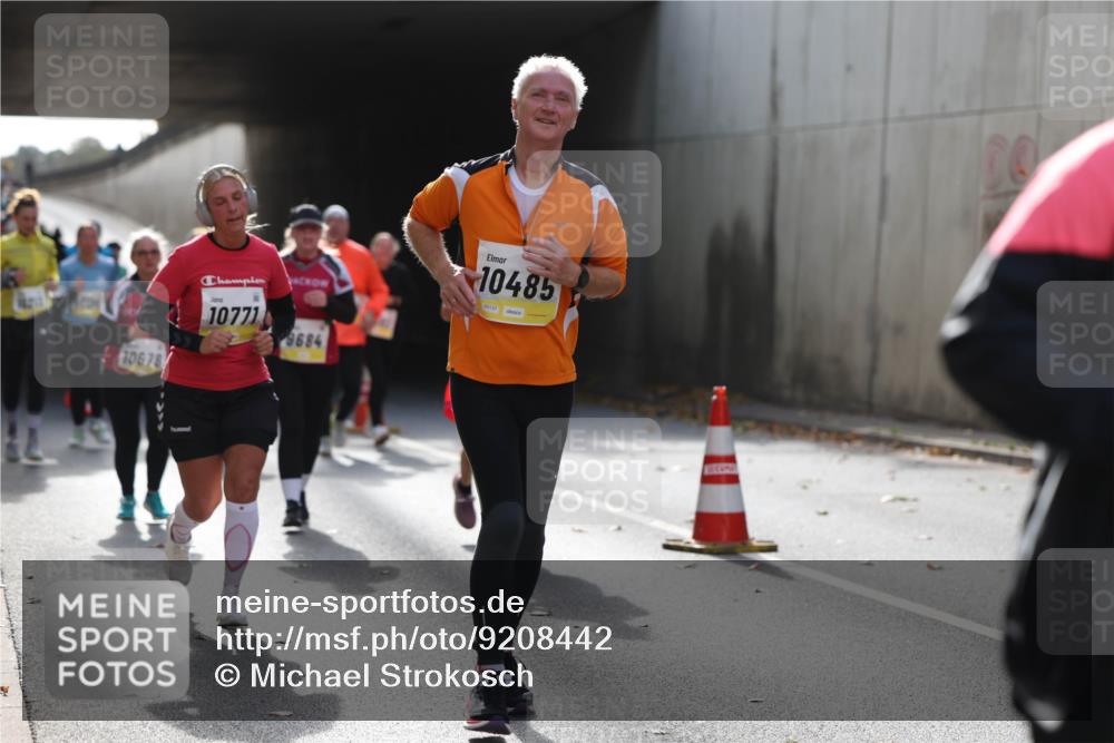 05.10.2025 - 20. swb-Marathon Bremen Michael Strokosch http://msf.ph/oto/9208442 05.10.2025 10:57:51 Laufen 10678, 10771, 8684, 10485, 02137 meine-sportfotos.de
