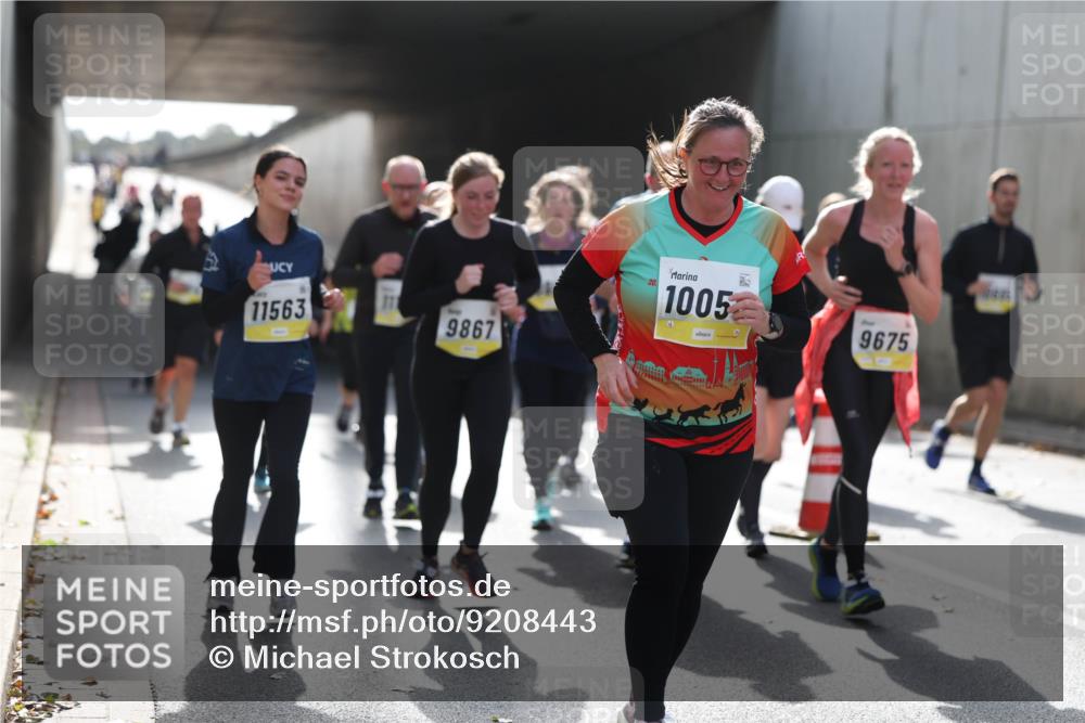 05.10.2025 - 20. swb-Marathon Bremen Michael Strokosch http://msf.ph/oto/9208443 05.10.2025 11:04:31 Laufen 11563, 9867, 20, 1005, 9675 meine-sportfotos.de