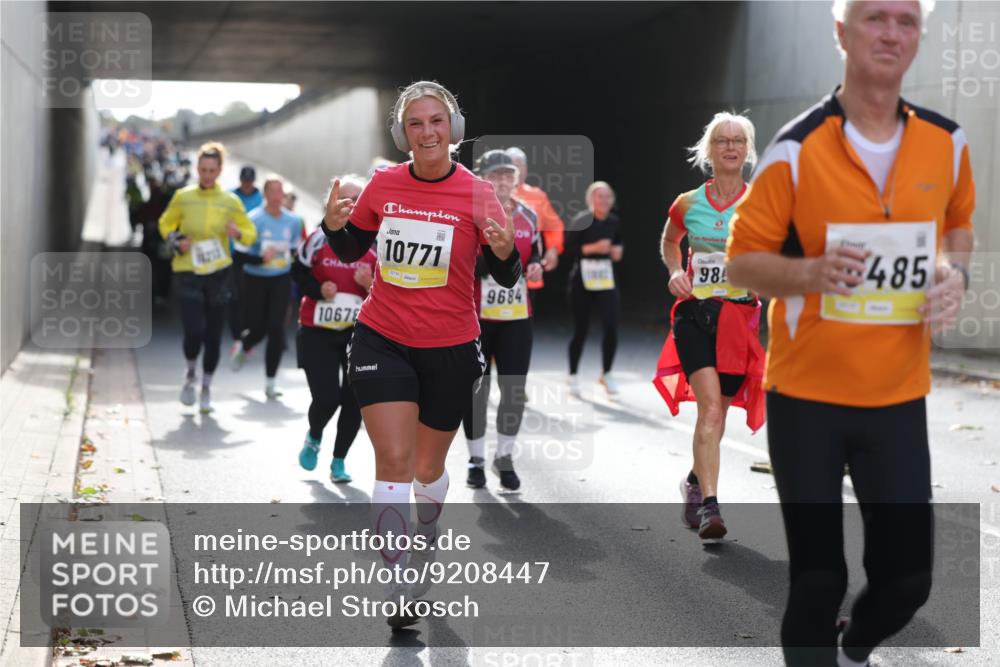 05.10.2025 - 20. swb-Marathon Bremen Michael Strokosch http://msf.ph/oto/9208447 05.10.2025 10:57:52 Laufen 10771, 02154, 9684, 10678, 98, 485 meine-sportfotos.de