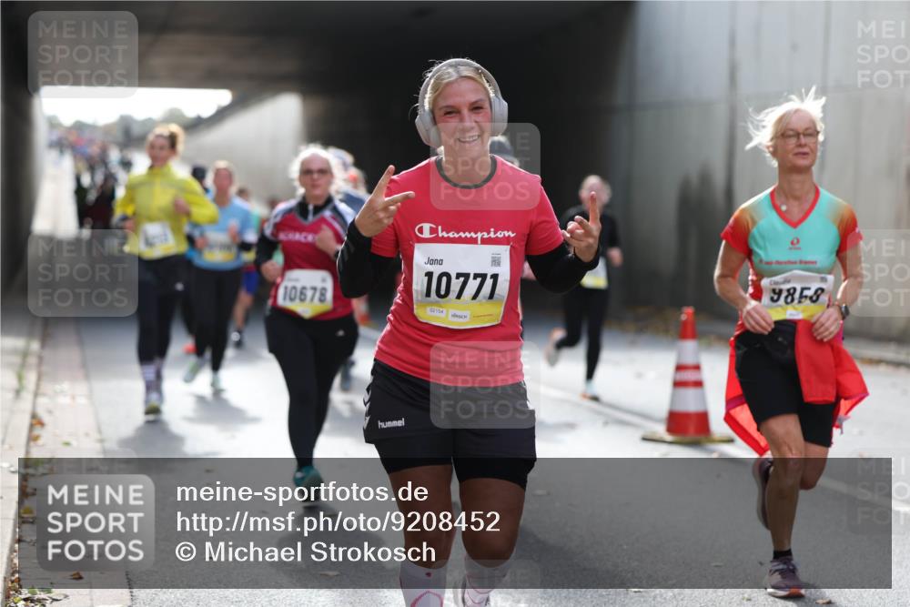 05.10.2025 - 20. swb-Marathon Bremen Michael Strokosch http://msf.ph/oto/9208452 05.10.2025 10:57:53 Laufen 10678, 10771, 02154, 9858 meine-sportfotos.de