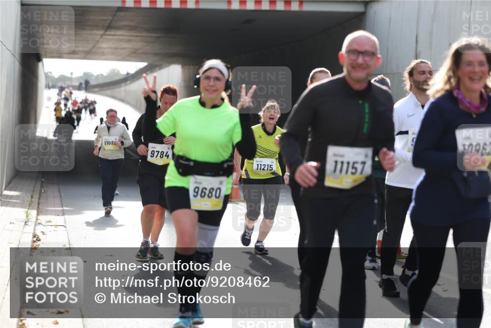05.10.2025 - 20. swb-Marathon Bremen Michael Strokosch http://msf.ph/oto/9208462 05.10.2025 11:04:34 Laufen 11036, 9784, 9680, 11215, 11157, 30962 meine-sportfotos.de