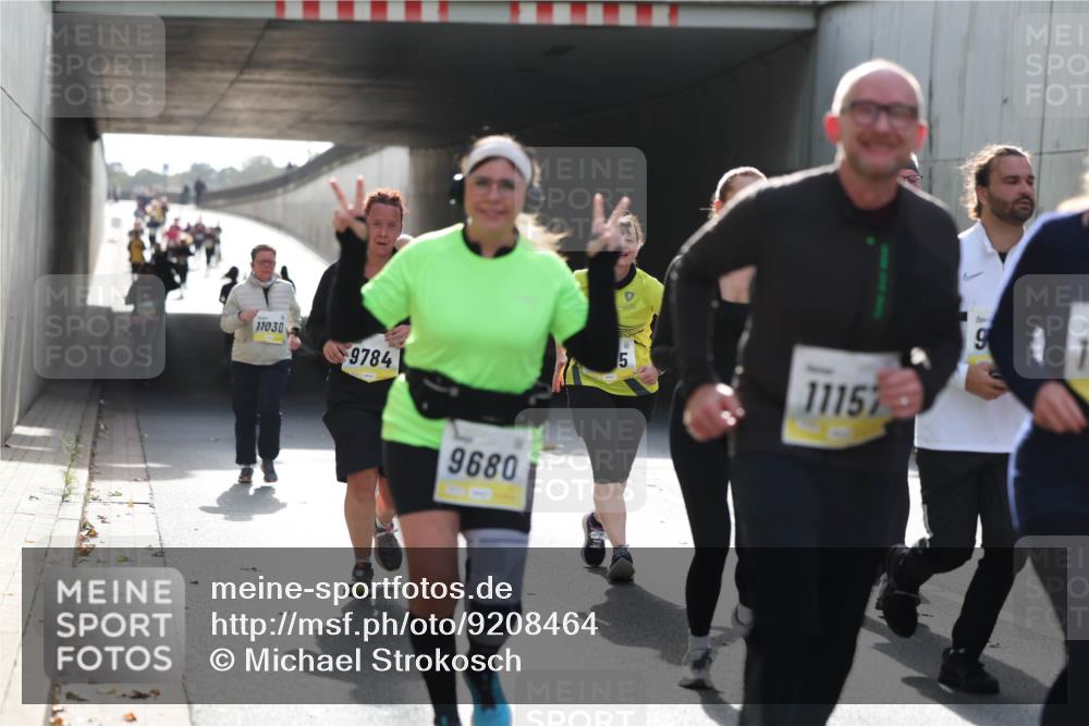 05.10.2025 - 20. swb-Marathon Bremen Michael Strokosch http://msf.ph/oto/9208464 05.10.2025 11:04:34 Laufen 11030, 9784, 9680, 5, 11157, 9 meine-sportfotos.de