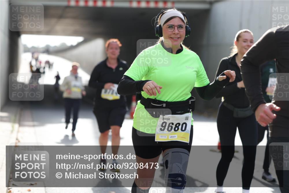 05.10.2025 - 20. swb-Marathon Bremen Michael Strokosch http://msf.ph/oto/9208473 05.10.2025 11:04:35 Laufen 9784, 9680, 02113 meine-sportfotos.de