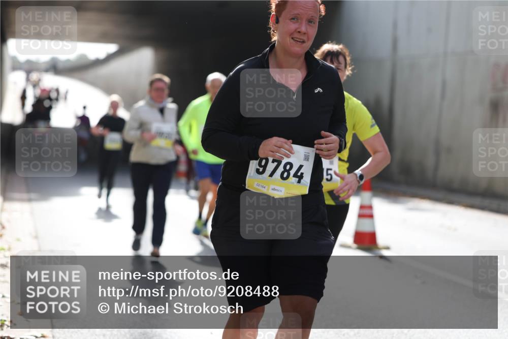 05.10.2025 - 20. swb-Marathon Bremen Michael Strokosch http://msf.ph/oto/9208488 05.10.2025 11:04:37 Laufen 9784, 5, 02164 meine-sportfotos.de