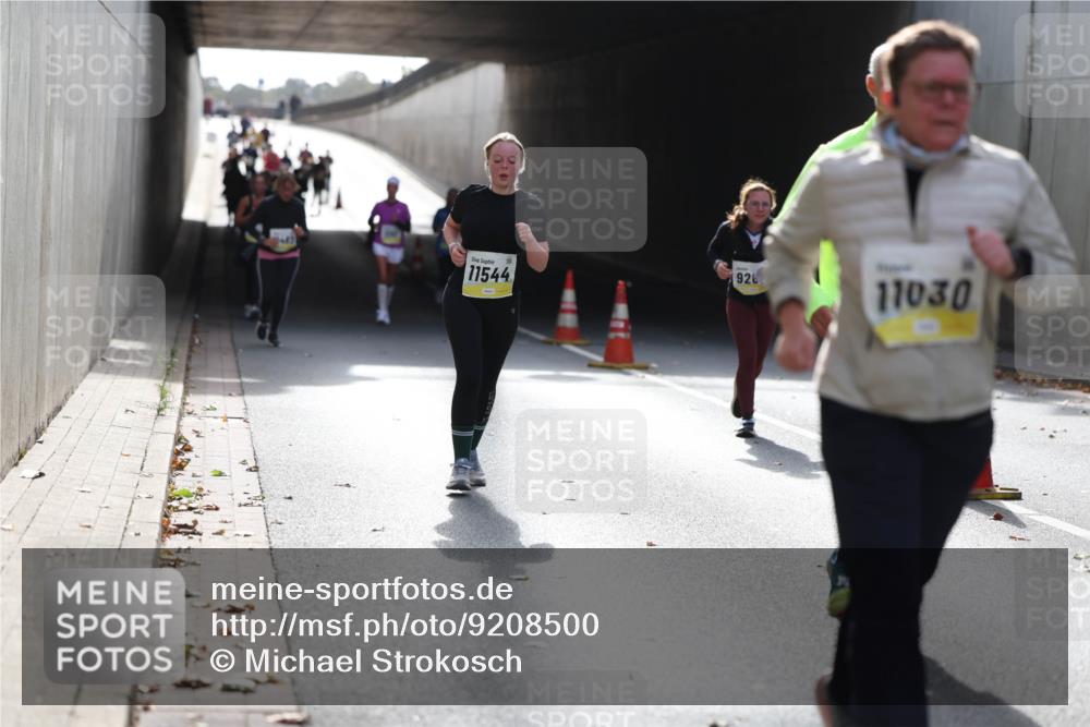 05.10.2025 - 20. swb-Marathon Bremen Michael Strokosch http://msf.ph/oto/9208500 05.10.2025 11:04:40 Laufen 11544, 926, 11030 meine-sportfotos.de