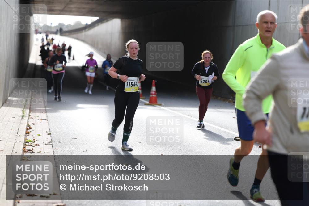 05.10.2025 - 20. swb-Marathon Bremen Michael Strokosch http://msf.ph/oto/9208503 05.10.2025 11:04:40 Laufen 11544, 926, 11 meine-sportfotos.de