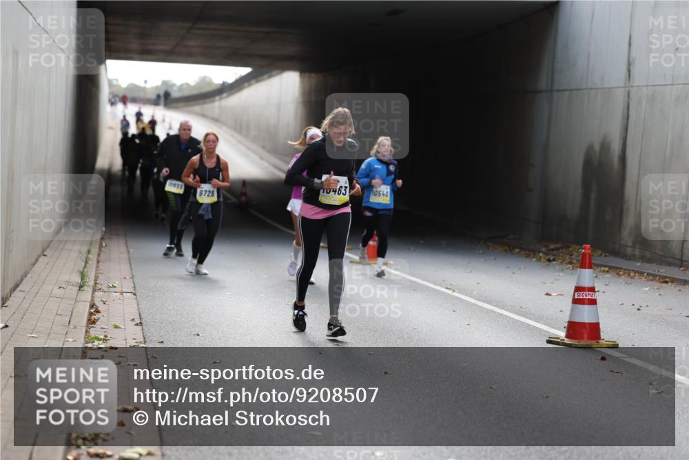 05.10.2025 - 20. swb-Marathon Bremen Michael Strokosch http://msf.ph/oto/9208507 05.10.2025 11:04:46 Laufen 10999, 9726, 0463, 10540 meine-sportfotos.de
