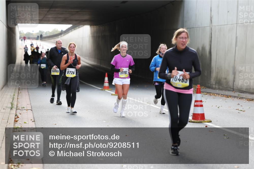 05.10.2025 - 20. swb-Marathon Bremen Michael Strokosch http://msf.ph/oto/9208511 05.10.2025 11:04:48 Laufen 10899, 9726, 77791, 10463 meine-sportfotos.de