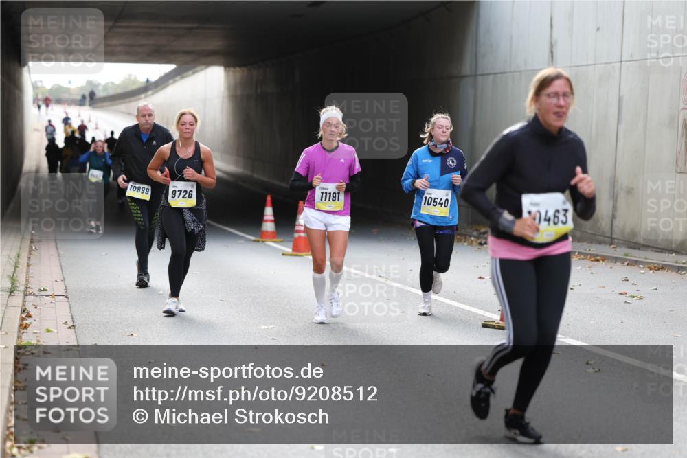 05.10.2025 - 20. swb-Marathon Bremen Michael Strokosch http://msf.ph/oto/9208512 05.10.2025 11:04:48 Laufen 1462, 10899, 9726, 11191, 10540, 0463 meine-sportfotos.de