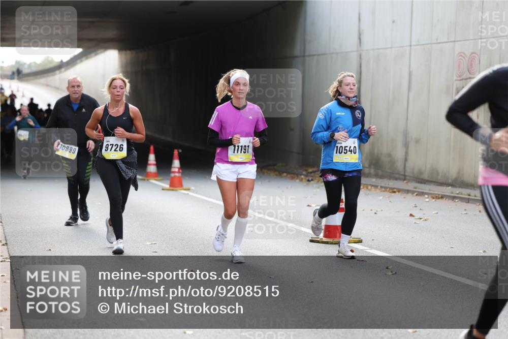 05.10.2025 - 20. swb-Marathon Bremen Michael Strokosch http://msf.ph/oto/9208515 05.10.2025 11:04:49 Laufen 70899, 9726, 11191, 10540 meine-sportfotos.de