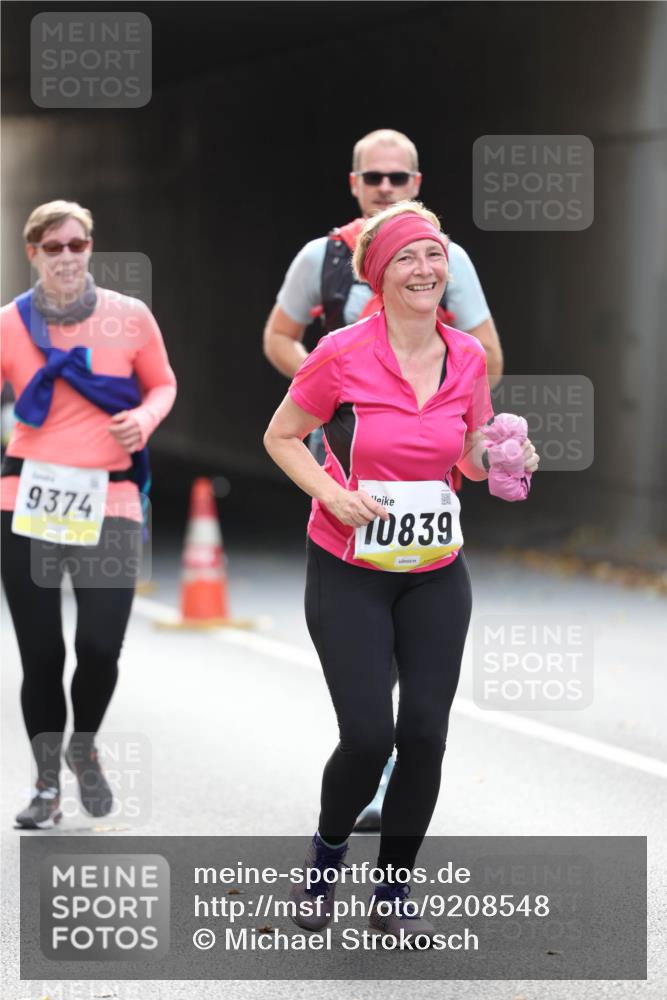 05.10.2025 - 20. swb-Marathon Bremen Michael Strokosch http://msf.ph/oto/9208548 05.10.2025 11:05:11 Laufen 2, 9374, 10839 meine-sportfotos.de