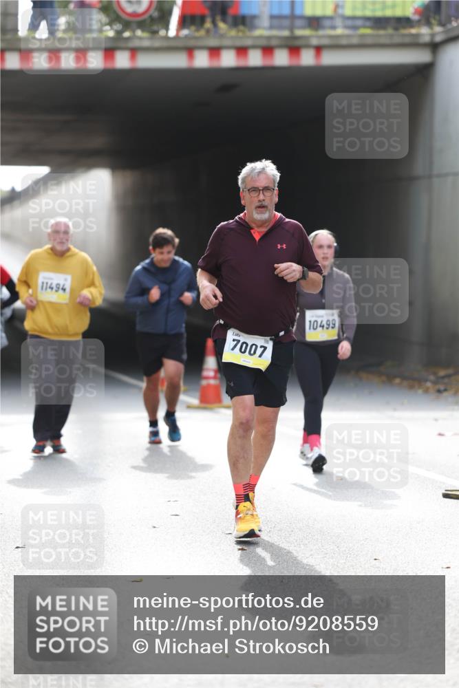05.10.2025 - 20. swb-Marathon Bremen Michael Strokosch http://msf.ph/oto/9208559 05.10.2025 11:05:21 Laufen 11494, 7007, 10499 meine-sportfotos.de