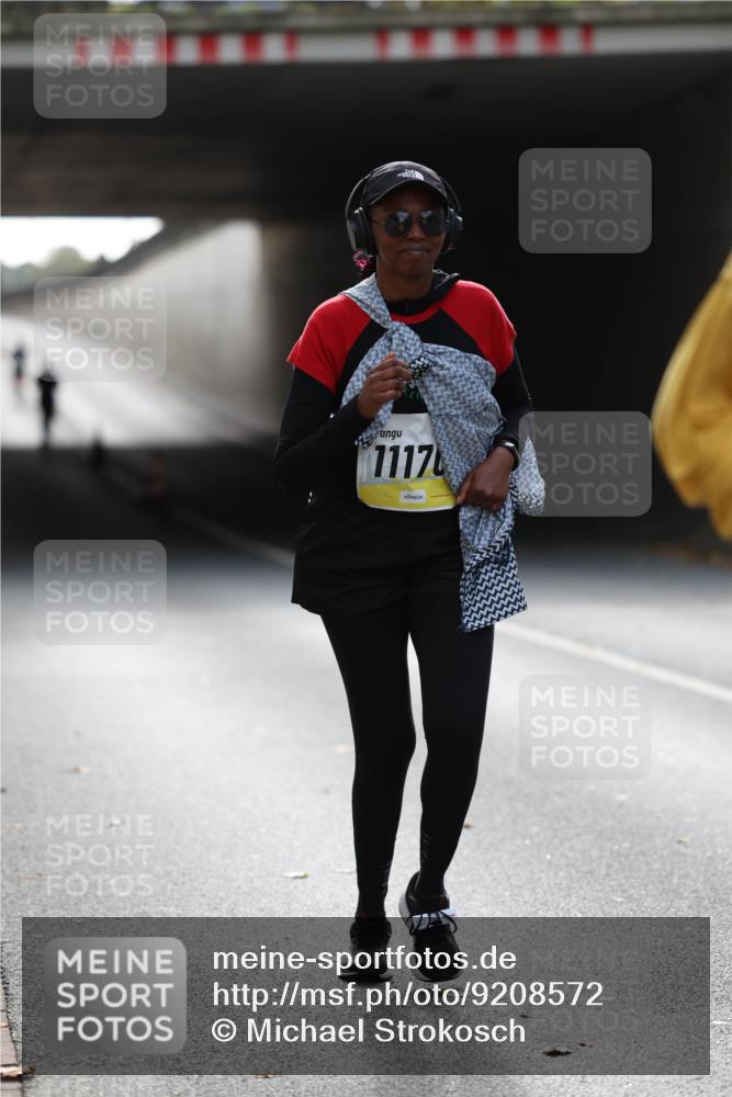 05.10.2025 - 20. swb-Marathon Bremen Michael Strokosch http://msf.ph/oto/9208572 05.10.2025 11:05:27 Laufen 1117 meine-sportfotos.de