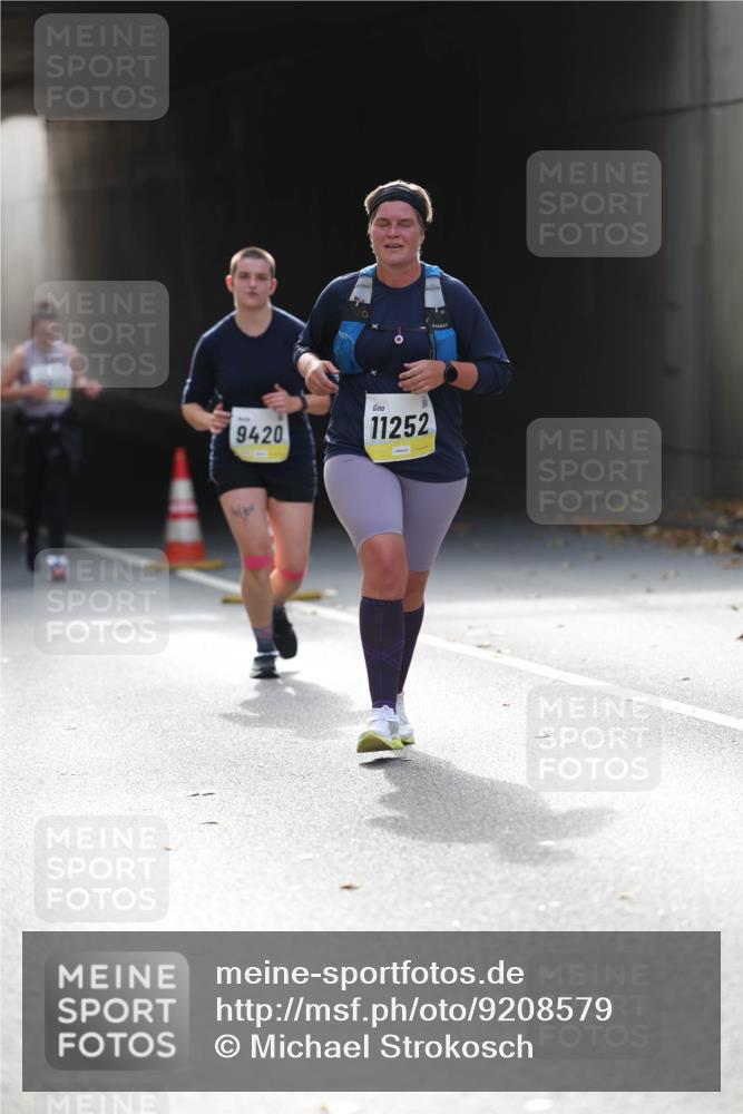 05.10.2025 - 20. swb-Marathon Bremen Michael Strokosch http://msf.ph/oto/9208579 05.10.2025 11:05:52 Laufen 9420, 11252 meine-sportfotos.de