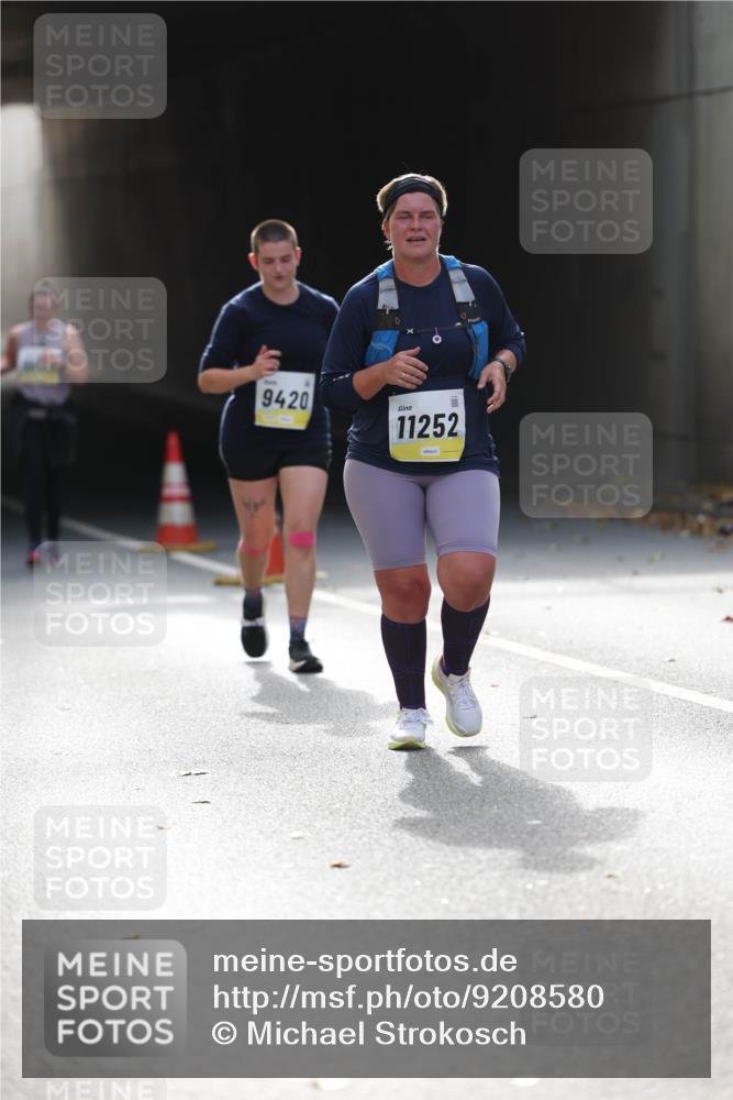 05.10.2025 - 20. swb-Marathon Bremen Michael Strokosch http://msf.ph/oto/9208580 05.10.2025 11:05:52 Laufen 9420, 11252 meine-sportfotos.de