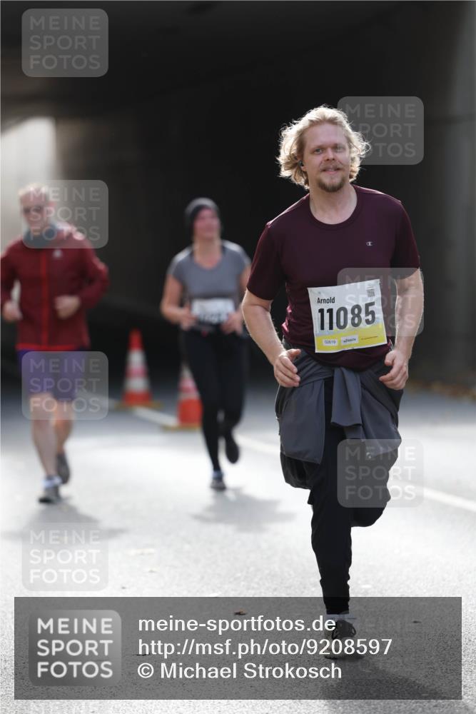 05.10.2025 - 20. swb-Marathon Bremen Michael Strokosch http://msf.ph/oto/9208597 05.10.2025 11:05:59 Laufen 11085, 02619 meine-sportfotos.de