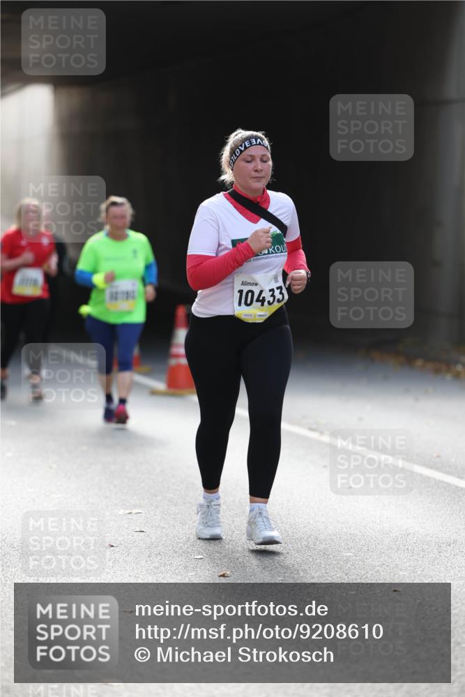 05.10.2025 - 20. swb-Marathon Bremen Michael Strokosch http://msf.ph/oto/9208610 05.10.2025 11:06:07 Laufen 10433, 02075 meine-sportfotos.de