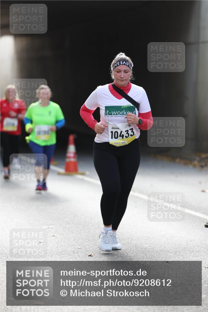 05.10.2025 - 20. swb-Marathon Bremen Michael Strokosch http://msf.ph/oto/9208612 05.10.2025 11:06:07 Laufen 10433, 02075 meine-sportfotos.de
