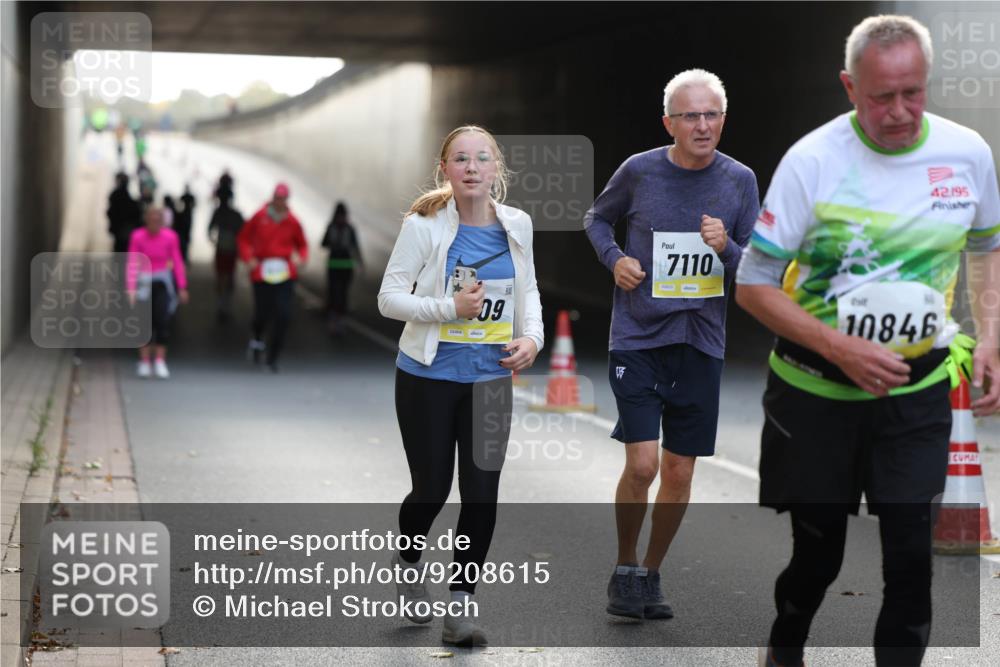 05.10.2025 - 20. swb-Marathon Bremen Michael Strokosch http://msf.ph/oto/9208615 05.10.2025 11:08:32 Laufen 02464, 09, 42, 195, 02620, 7110, 10846 meine-sportfotos.de