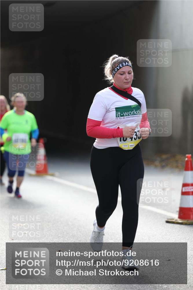 05.10.2025 - 20. swb-Marathon Bremen Michael Strokosch http://msf.ph/oto/9208616 05.10.2025 11:06:08 Laufen 33, 02075 meine-sportfotos.de
