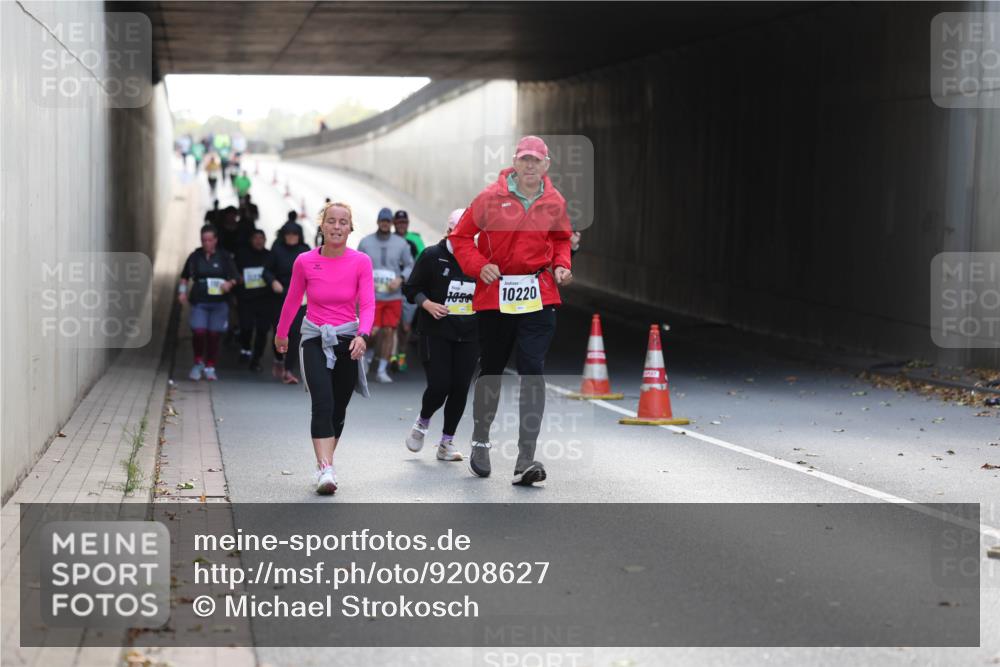05.10.2025 - 20. swb-Marathon Bremen Michael Strokosch http://msf.ph/oto/9208627 05.10.2025 11:08:39 Laufen 10220 meine-sportfotos.de