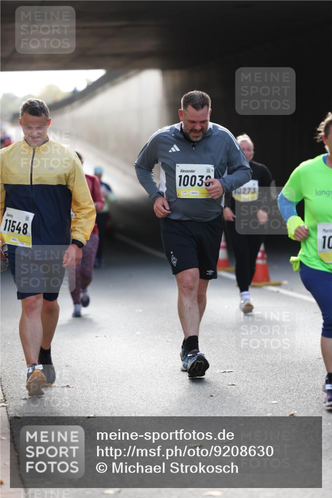 05.10.2025 - 20. swb-Marathon Bremen Michael Strokosch http://msf.ph/oto/9208630 05.10.2025 11:06:11 Laufen 11548, 10030, 01981, 10273, 10 meine-sportfotos.de