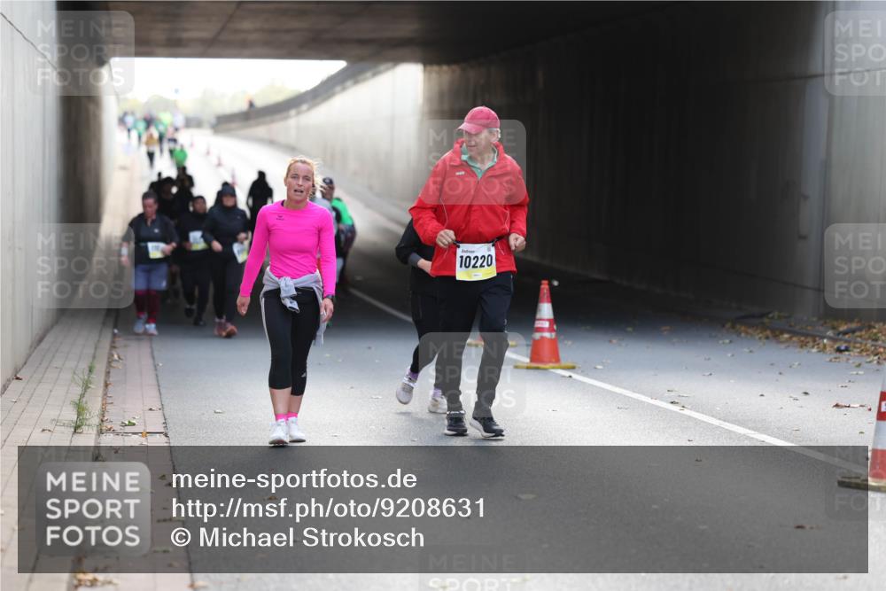 05.10.2025 - 20. swb-Marathon Bremen Michael Strokosch http://msf.ph/oto/9208631 05.10.2025 11:08:40 Laufen 10220 meine-sportfotos.de