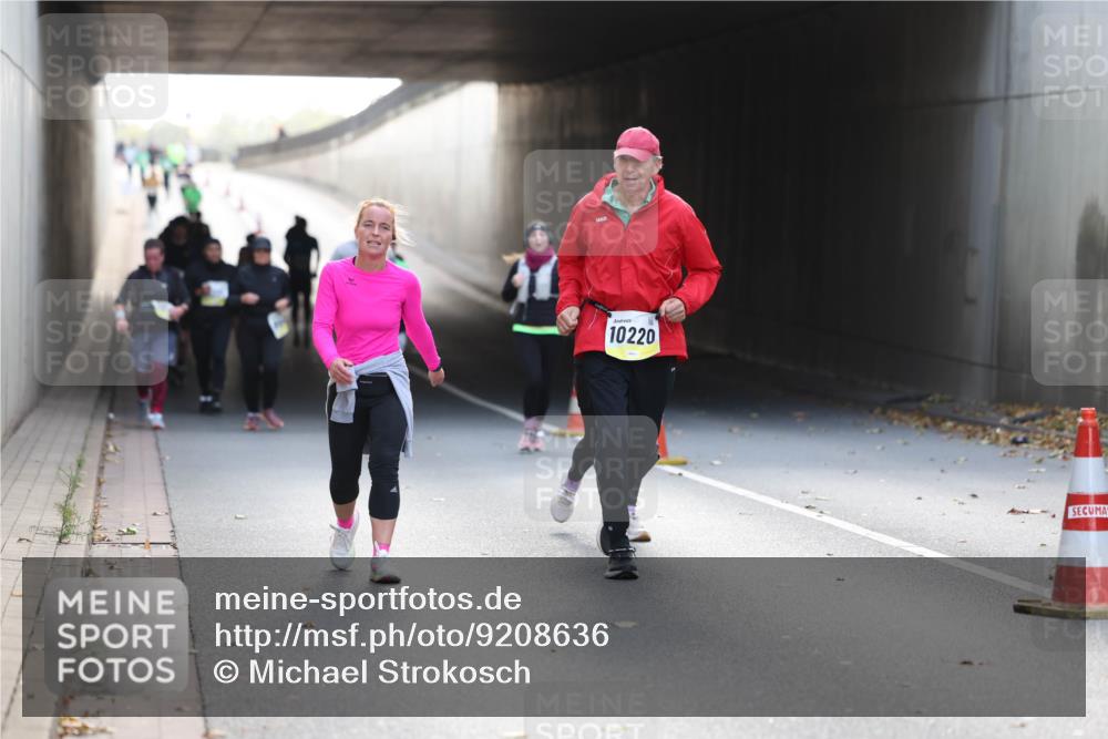 05.10.2025 - 20. swb-Marathon Bremen Michael Strokosch http://msf.ph/oto/9208636 05.10.2025 11:08:40 Laufen 10220 meine-sportfotos.de