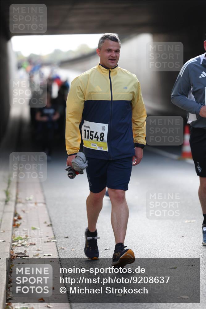 05.10.2025 - 20. swb-Marathon Bremen Michael Strokosch http://msf.ph/oto/9208637 05.10.2025 11:06:12 Laufen 11548, 01982 meine-sportfotos.de
