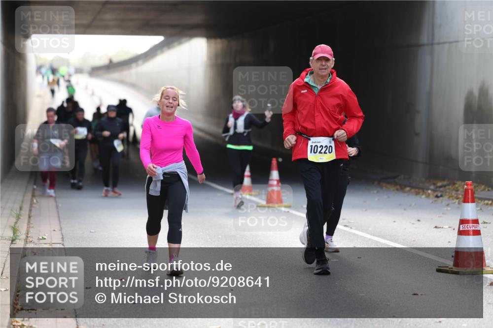 05.10.2025 - 20. swb-Marathon Bremen Michael Strokosch http://msf.ph/oto/9208641 05.10.2025 11:08:41 Laufen 10220 meine-sportfotos.de