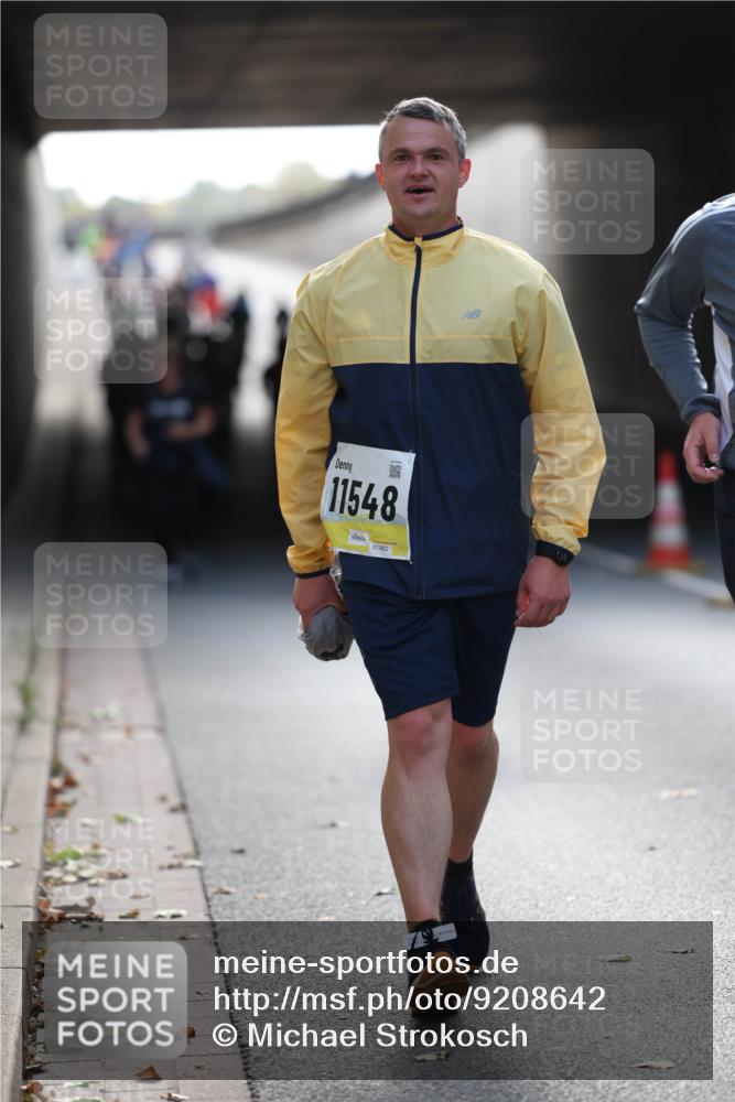 05.10.2025 - 20. swb-Marathon Bremen Michael Strokosch http://msf.ph/oto/9208642 05.10.2025 11:06:12 Laufen 11548, 01982 meine-sportfotos.de