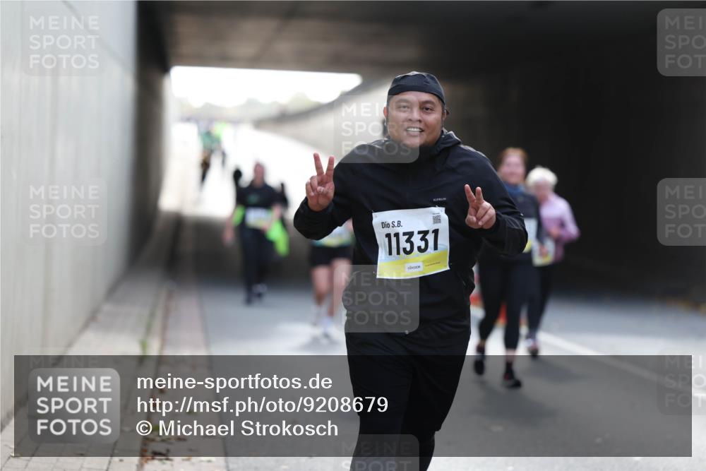 05.10.2025 - 20. swb-Marathon Bremen Michael Strokosch http://msf.ph/oto/9208679 05.10.2025 11:08:52 Laufen 11331 meine-sportfotos.de