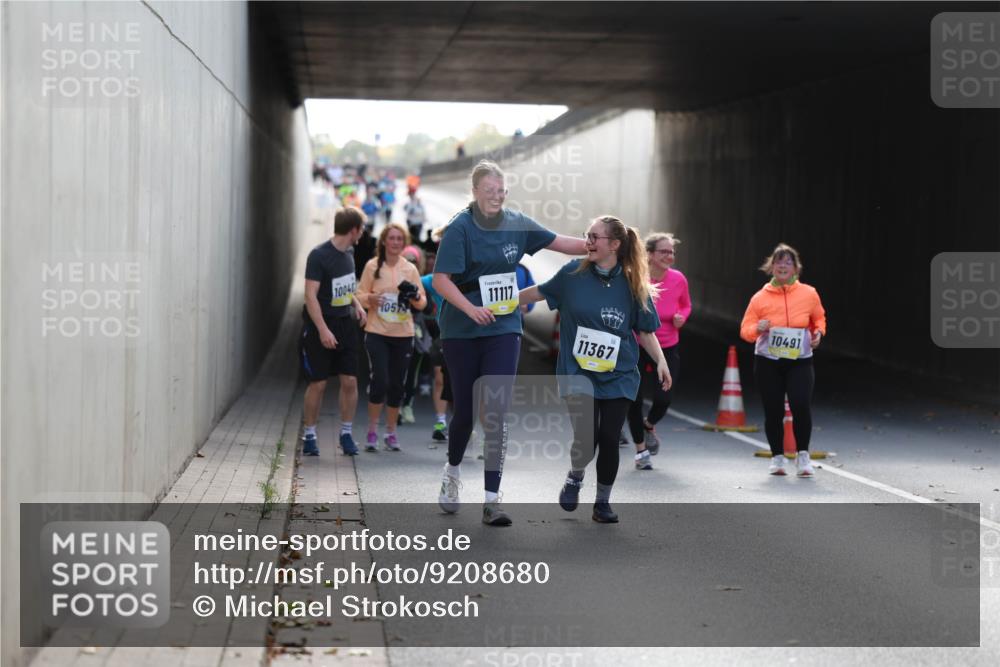 05.10.2025 - 20. swb-Marathon Bremen Michael Strokosch http://msf.ph/oto/9208680 05.10.2025 11:06:25 Laufen 10040, 1057, 11117, 11367, 10491 meine-sportfotos.de
