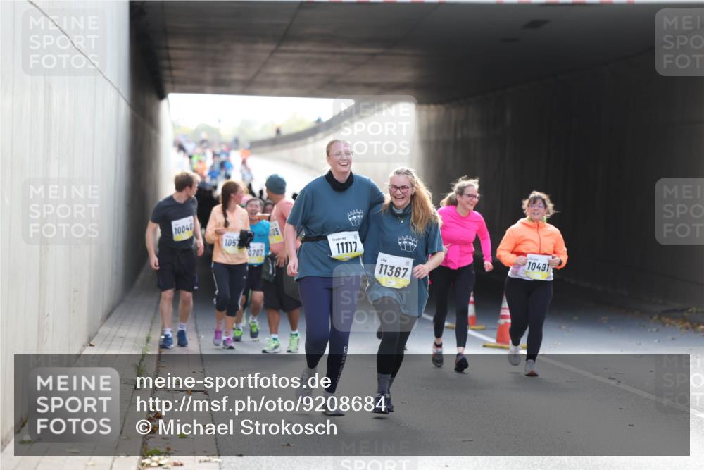 05.10.2025 - 20. swb-Marathon Bremen Michael Strokosch http://msf.ph/oto/9208684 05.10.2025 11:06:26 Laufen 10040, 1057, 0707, 05, 11117, 11367, 10491 meine-sportfotos.de