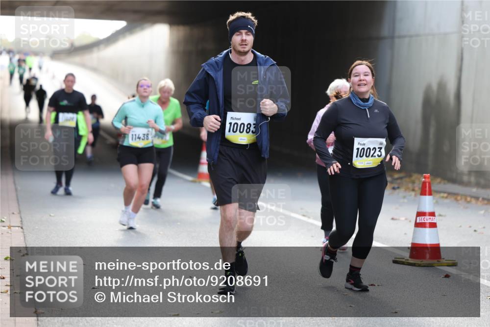 05.10.2025 - 20. swb-Marathon Bremen Michael Strokosch http://msf.ph/oto/9208691 05.10.2025 11:08:55 Laufen 11438, 10083, 10023 meine-sportfotos.de