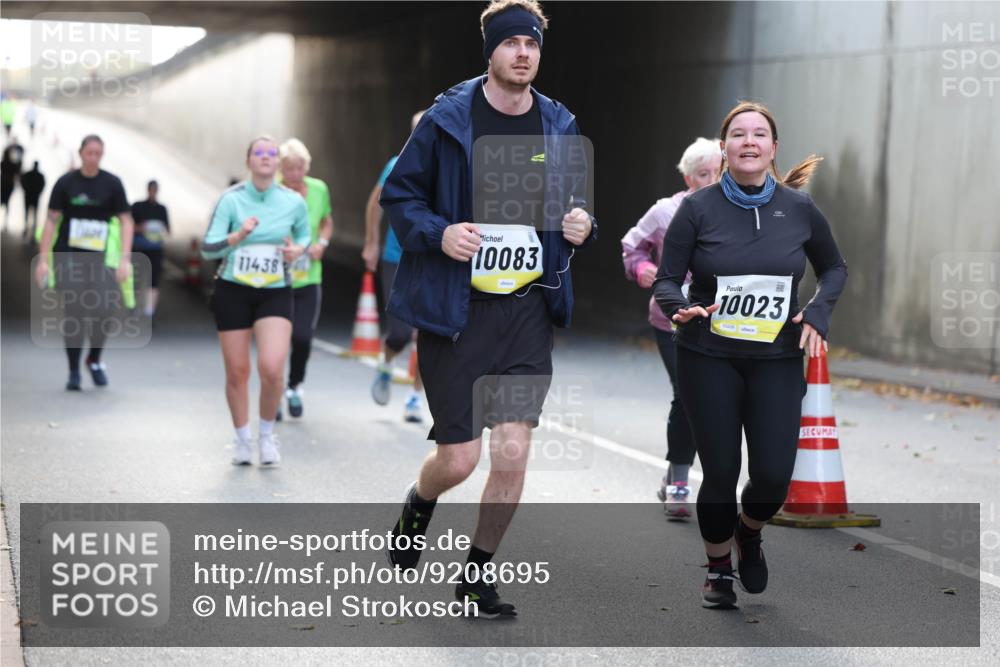 05.10.2025 - 20. swb-Marathon Bremen Michael Strokosch http://msf.ph/oto/9208695 05.10.2025 11:08:55 Laufen 11438, 10083, 10023 meine-sportfotos.de