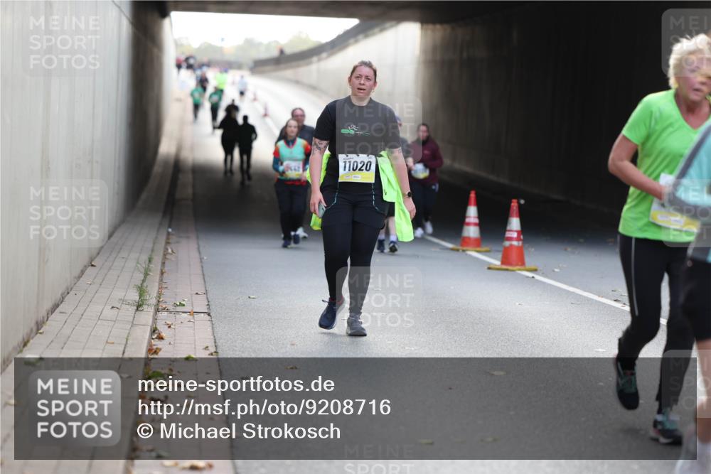 05.10.2025 - 20. swb-Marathon Bremen Michael Strokosch http://msf.ph/oto/9208716 05.10.2025 11:08:59 Laufen 11020 meine-sportfotos.de