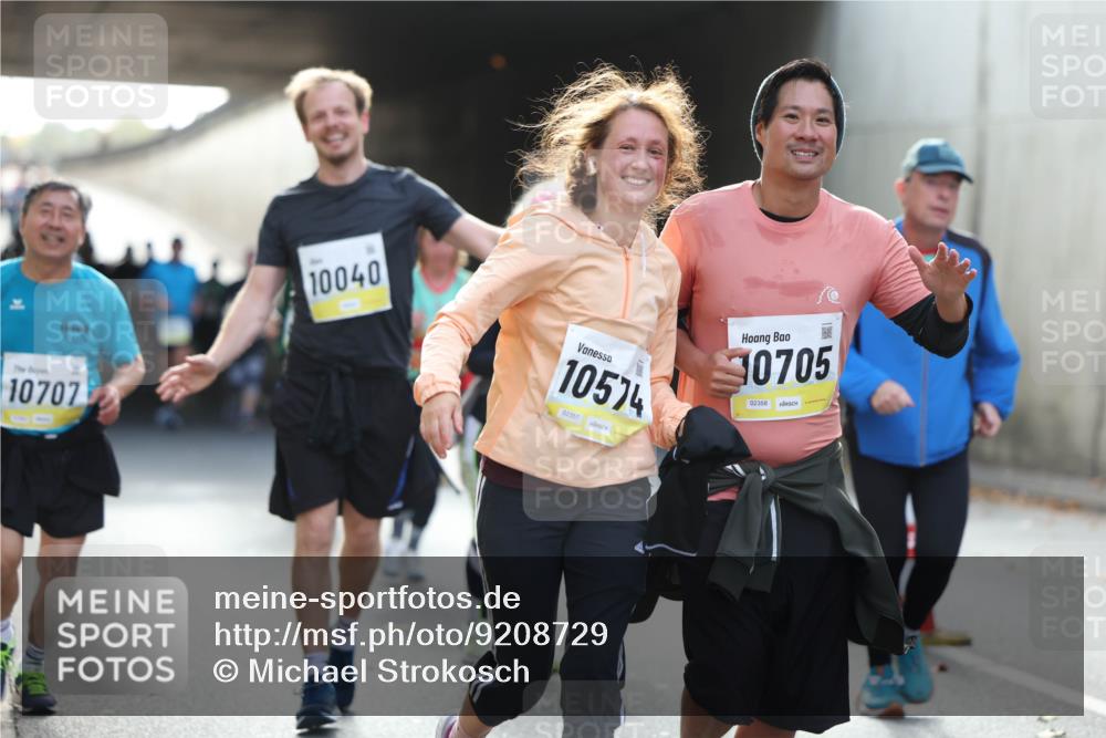 05.10.2025 - 20. swb-Marathon Bremen Michael Strokosch http://msf.ph/oto/9208729 05.10.2025 11:06:34 Laufen 10707, 10040, 10574, 02357, 0705, 02358 meine-sportfotos.de
