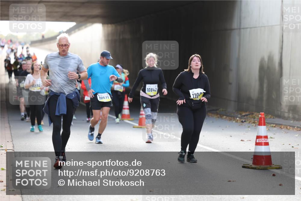 05.10.2025 - 20. swb-Marathon Bremen Michael Strokosch http://msf.ph/oto/9208763 05.10.2025 11:06:42 Laufen 11332, 10671, 10842, 110 meine-sportfotos.de