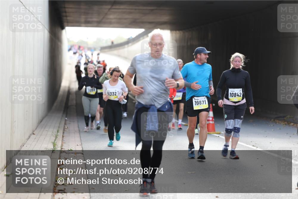 05.10.2025 - 20. swb-Marathon Bremen Michael Strokosch http://msf.ph/oto/9208774 05.10.2025 11:06:44 Laufen 11068, 11332, 1541, 10671, 10842 meine-sportfotos.de