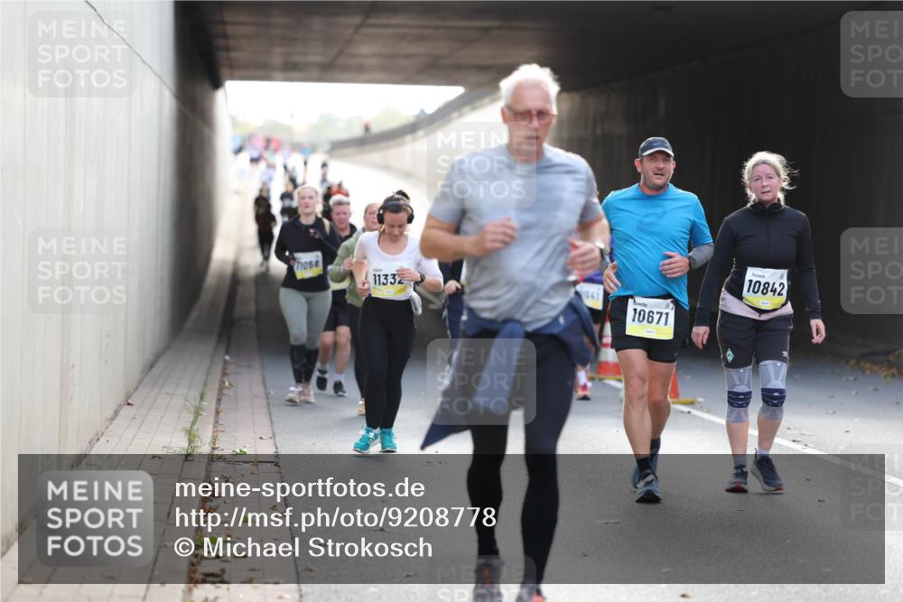 05.10.2025 - 20. swb-Marathon Bremen Michael Strokosch http://msf.ph/oto/9208778 05.10.2025 11:06:44 Laufen 11058, 11332, 11541, 10671, 10842 meine-sportfotos.de