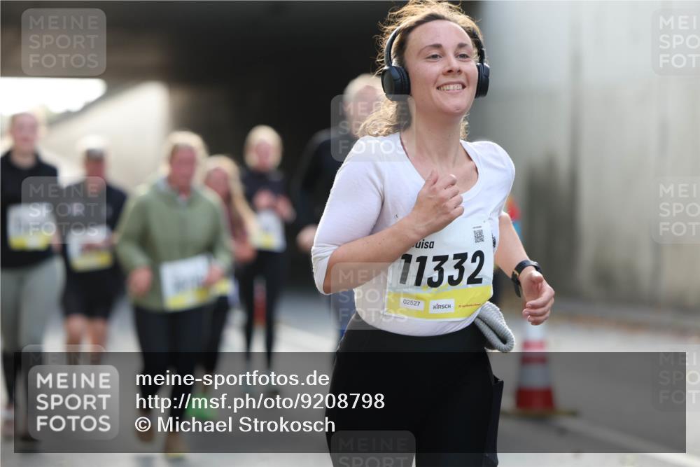 05.10.2025 - 20. swb-Marathon Bremen Michael Strokosch http://msf.ph/oto/9208798 05.10.2025 11:06:49 Laufen 11332, 02527 meine-sportfotos.de