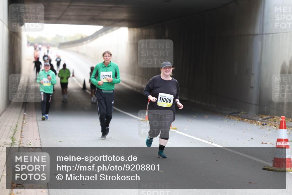 05.10.2025 - 20. swb-Marathon Bremen Michael Strokosch http://msf.ph/oto/9208801 05.10.2025 11:09:30 Laufen 10736, 8563, 11008 meine-sportfotos.de