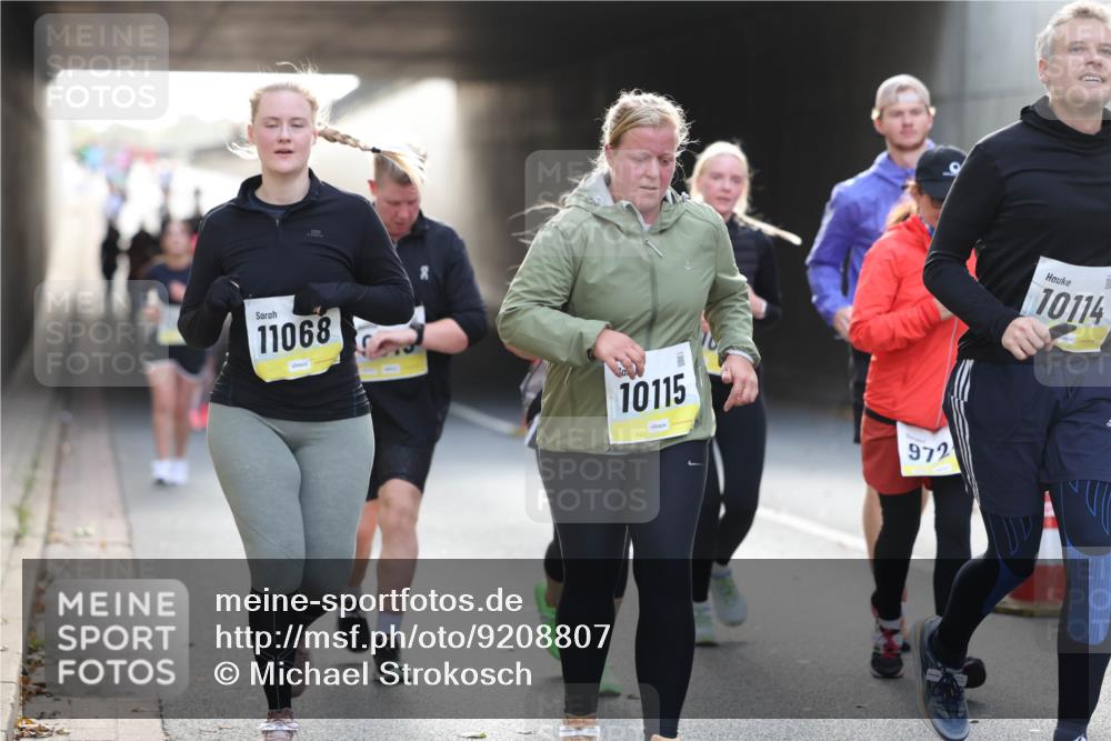 05.10.2025 - 20. swb-Marathon Bremen Michael Strokosch http://msf.ph/oto/9208807 05.10.2025 11:06:50 Laufen 11068, 10115, 972, 10114 meine-sportfotos.de